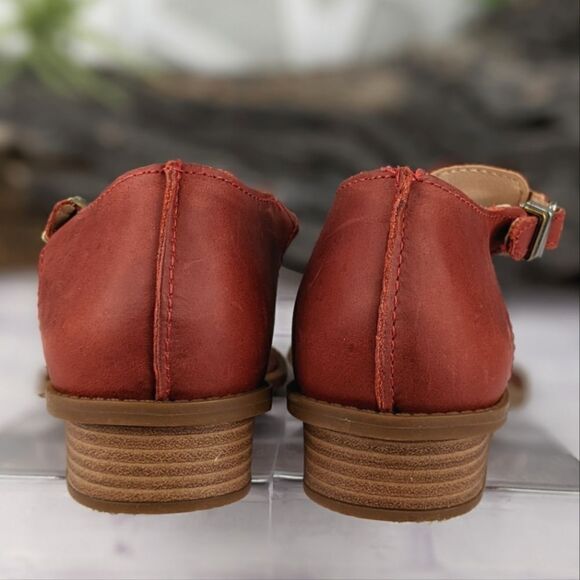 Lucky Brand Annamae Leather T-Strap Thong Sandals - Picture 5 of 9